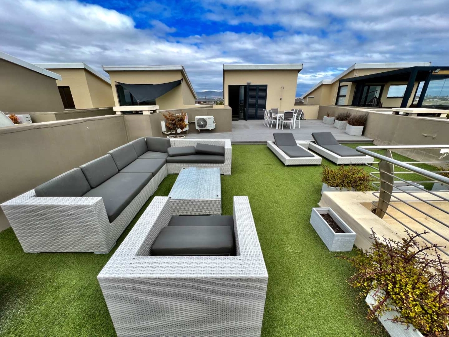 To Let 3 Bedroom Property for Rent in Sunset Beach Western Cape